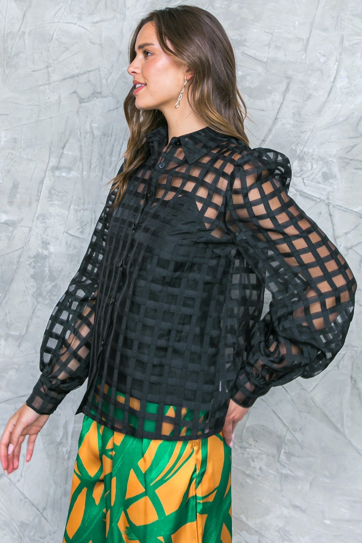 FLUTTERING ON WOVEN TOP Flying Tomato